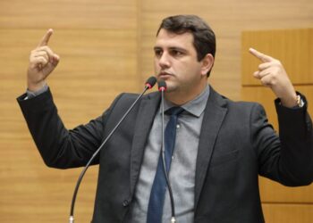 Deputado Marcos Oliveira defende aceleração em obras de infraestrutura