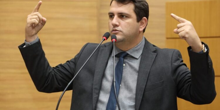 Deputado Marcos Oliveira defende aceleração em obras de infraestrutura