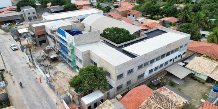 Reconstrução: com avanço da obra, nova sede da Emef Florentino Menezes ganha forma