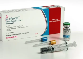 Vacina contra dengue: entenda porque idosos precisam de receita médica