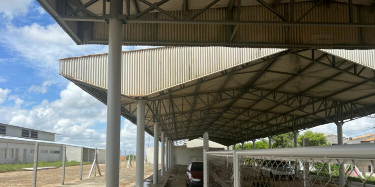 Reforma de galpão industrial em Carira está 80% finalizada