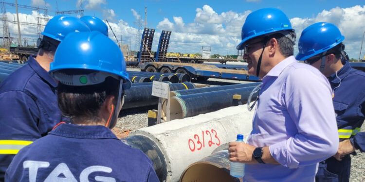 Adema visita obras do Projeto de Conexão do Terminal Sergipe, na Barra dos Coqueiros