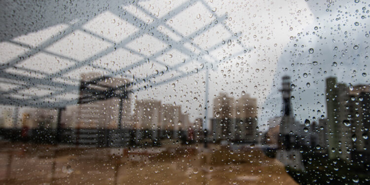 Alerta de chuvas moderadas e intensas é prorrogado até esta quinta-feira, 22