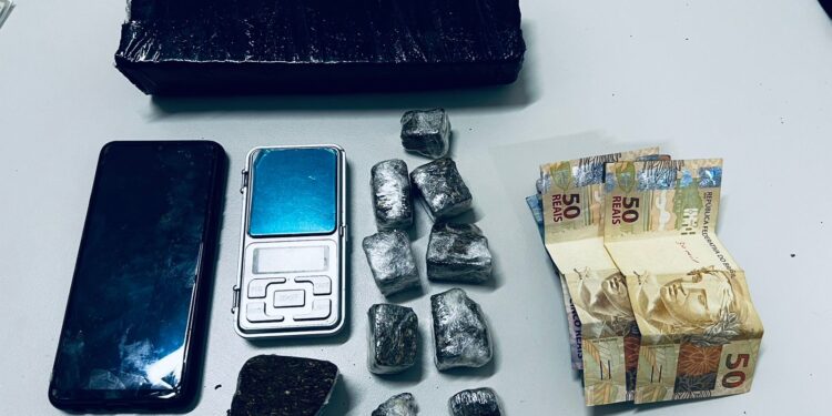 Polícia Civil prende pai e filho por suspeita de tráfico de drogas em Propriá
