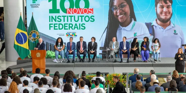 Governo expandirá rede federal de ensino, com 100 novos campi