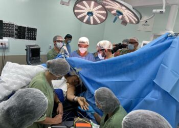 Hospital de Cirurgia realiza 1ª neurocirurgia do Brasil com mapeamento das emoções