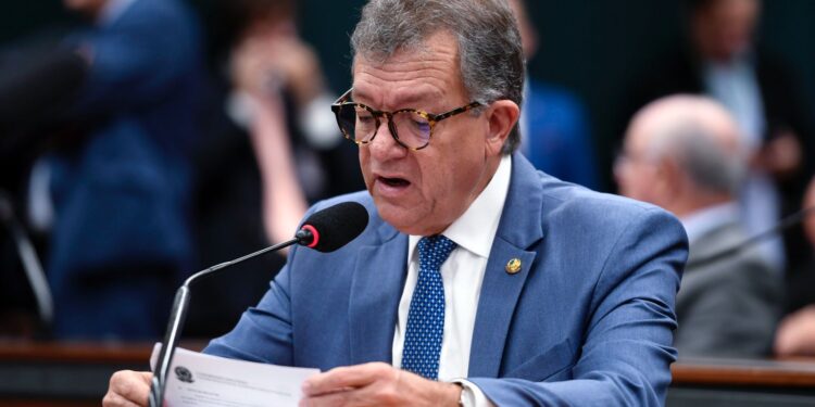 Profert volta a avançar e segue para Câmara dos Deputados