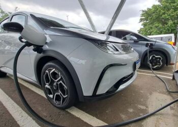 Vendas de carros elétricos e híbridos avançam 143% em fevereiro no Brasil