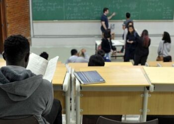 Estudantes pré-selecionados para o Fies 2024.1 já podem complementar a inscrição