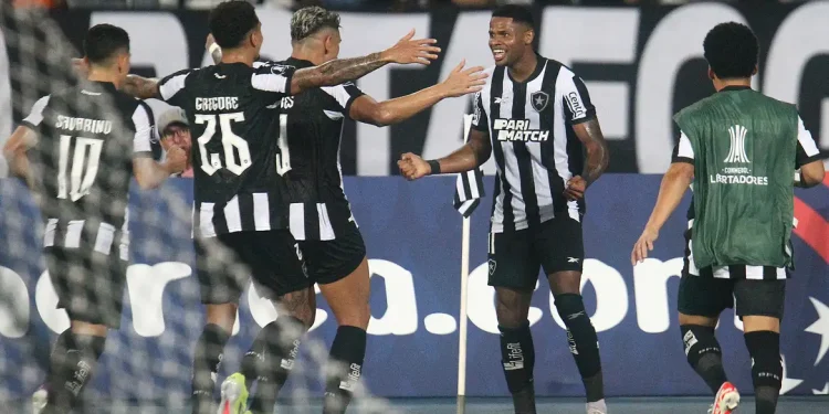 Júnior Santos comanda Botafogo em vitória sobre o Bragantino