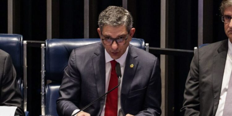 Rogério Carvalho enaltece legado do Senado Federal em sessão solene