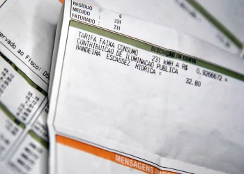 Contas de luz: Aneel aprova redução de até 37% em bandeiras tarifárias