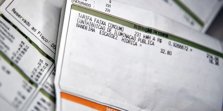 Contas de luz: Aneel aprova redução de até 37% em bandeiras tarifárias