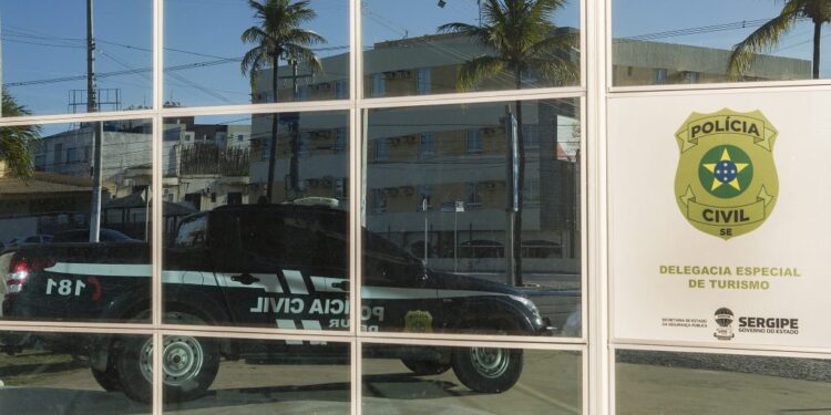 Polícia Civil prende suspeito de furtos e roubos na Orla de Atalaia