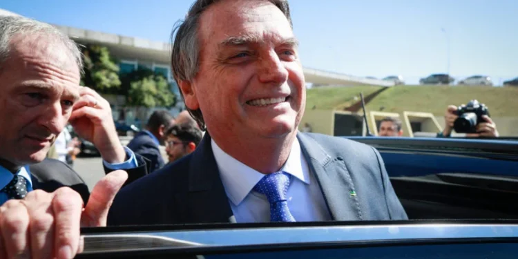Em explicação a Moraes, Bolsonaro nega ter buscado asilo em embaixada e diz acreditar na Justiça