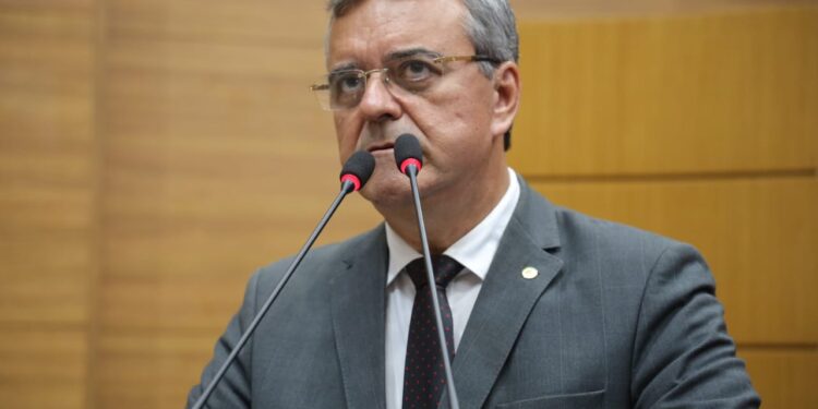 Deputado destaca reunião com o presidente da Caixa Econômica Federal