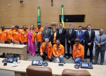 Parlamentares assinam Ato de Constituição da Frente em Defesa da Petrobras