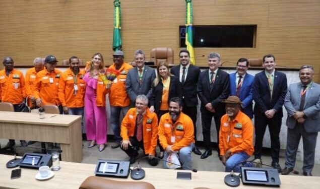 Parlamentares assinam Ato de Constituição da Frente em Defesa da Petrobras