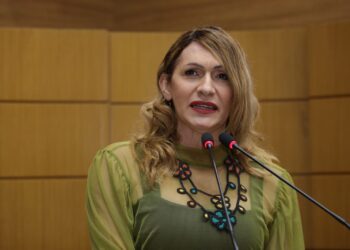 Linda Brasil manifesta apoio às reivindicações de servidores da UFS