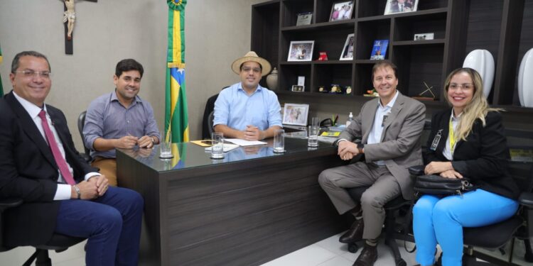 Jeferson recebe visita do superintendente do Banco do Brasil