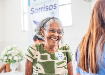 Prefeitura de Telha entrega 48 próteses dentárias a moradores da comunidade