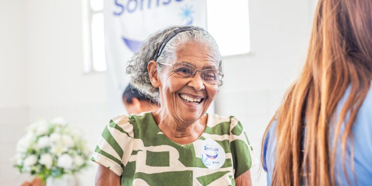 Prefeitura de Telha entrega 48 próteses dentárias a moradores da comunidade