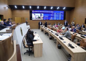 Deputados votam favorável à criação da Secretaria de Articulação com Municípios