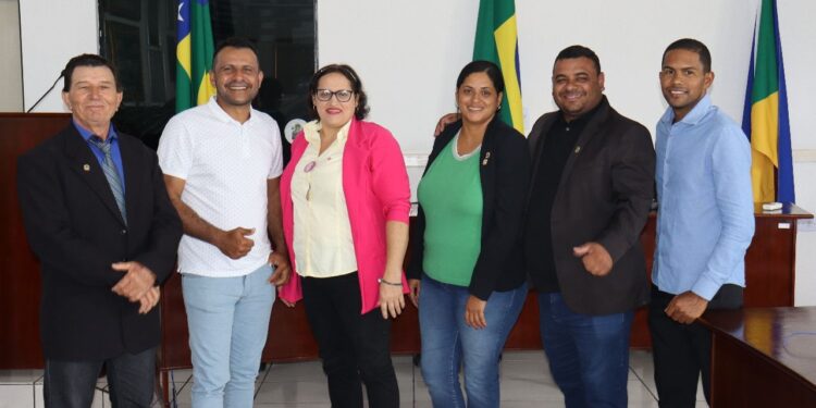 Eu só peço que discutam o orçamento e aprovem, pois enquanto isso não tem salário do servidor, diz prefeito