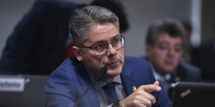 Projeto de Alessandro quer impedir espionagem de jornalistas e advogados