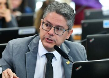CPI da Braskem: MDB indica senador Alessandro Vieira para substituir Renan Calheiros