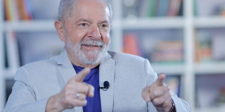 Diante de crise envolvendo a Petrobras, Lula diz que mercado financeiro é “dinossauro voraz”