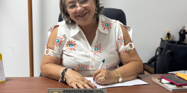 Prefeita Zete faz história com 1º reajuste de conselheiros tutelares da história de Gararu