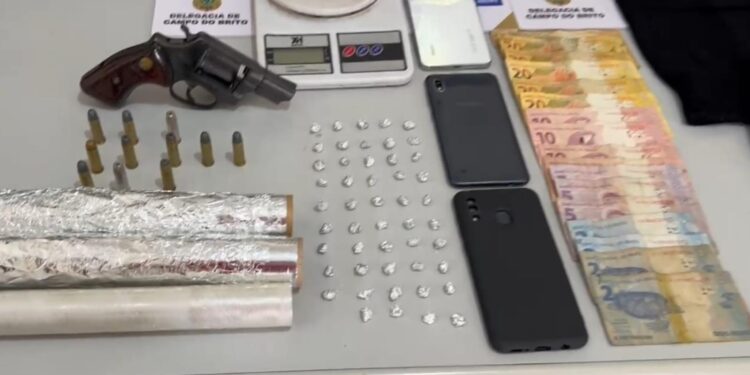 Ação integrada prende trio suspeito de tráfico de drogas e desarticula ponto de venda de entorpecentes em Campo do Brito