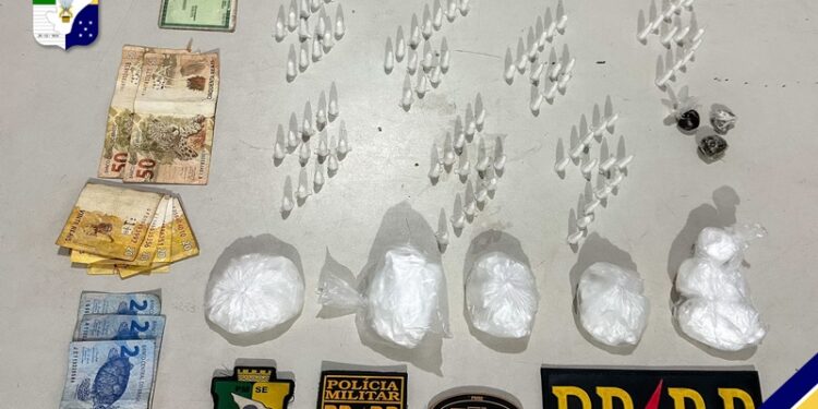 PM prende dois homens e apreende drogas na Zona Oeste da capital