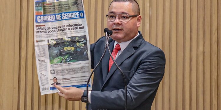 Eduardo Lima alerta para o déficit de sete mil vagas na rede pública de ensino em Aracaju