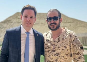 Rodrigo Valadares é recebido pelos Príncipes Khaled e Nasser durante missão oficial no Bahrein