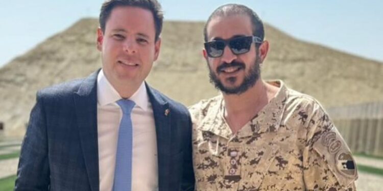 Rodrigo Valadares é recebido pelos Príncipes Khaled e Nasser durante missão oficial no Bahrein