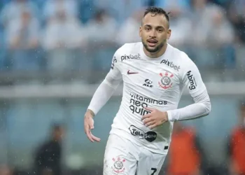 Flamengo estuda contratação de Maycon, do Corinthians