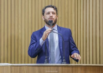 Camilo solicita ao Ministério da Educação, IFS e UFS no Santa Maria e Cidade Nova