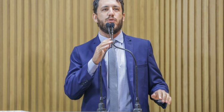 Camilo solicita ao Ministério da Educação, IFS e UFS no Santa Maria e Cidade Nova