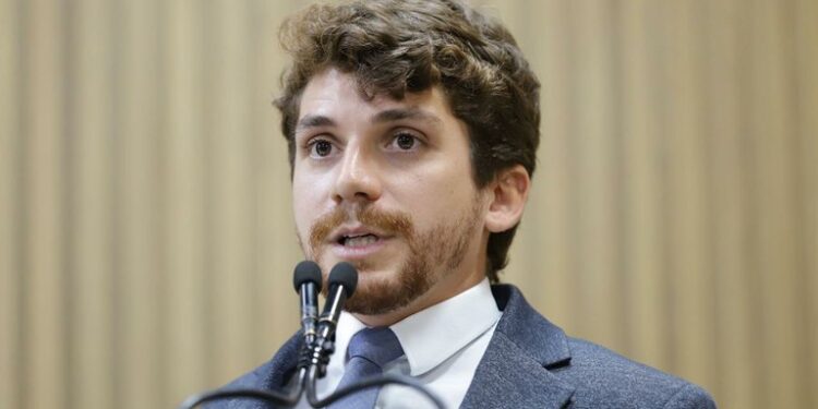 Merenda Escolar: Projeto de Breno Garibalde é aprovado na Câmara