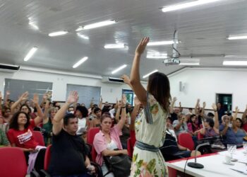 Professores da UFS aprovam indicativo de greve para maio
