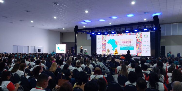 Fórum Regional Undime Nordeste é aberto em Aracaju com cerca de mil participantes