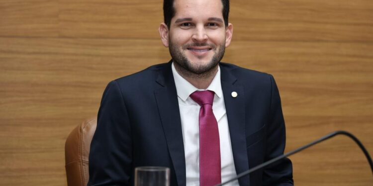 Projeto de Neto Batalha prevê orientação de primeiros socorros aos pais de recém-nascidos