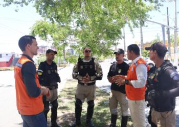 PMA monitora áreas impactadas pela maré alta e orienta a população