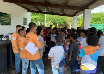 Estudantes visitam ecoponto e participam de ação educativa