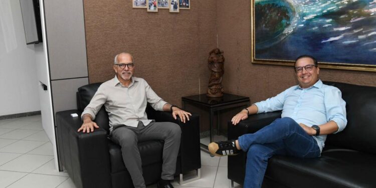 Prefeito Edvaldo recebe Valadares Filho para tratar sobre obra de construção da Via Litorânea