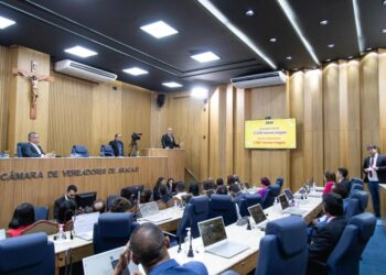 Secretário da Educação apresenta dados da Matrícula 2024 na Câmara Municipal