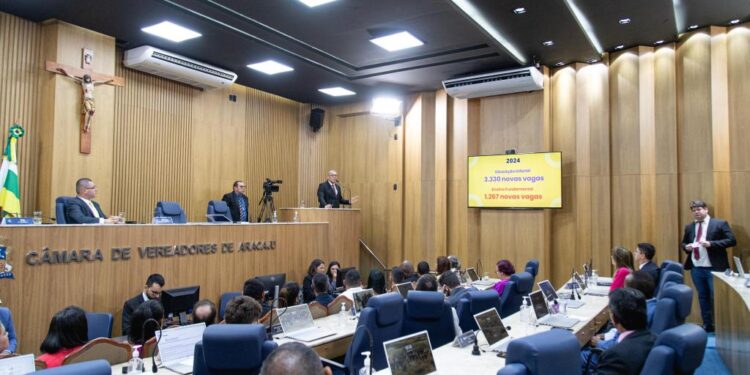 Secretário da Educação apresenta dados da Matrícula 2024 na Câmara Municipal