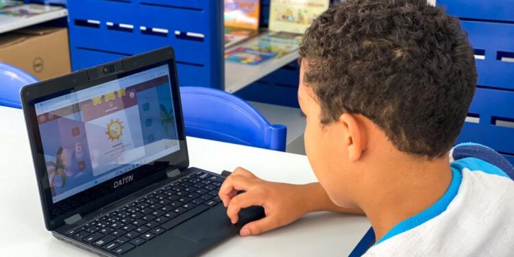 Escola Tech: software pedagógicos potencializam aprendizagem na rede municipal de ensino